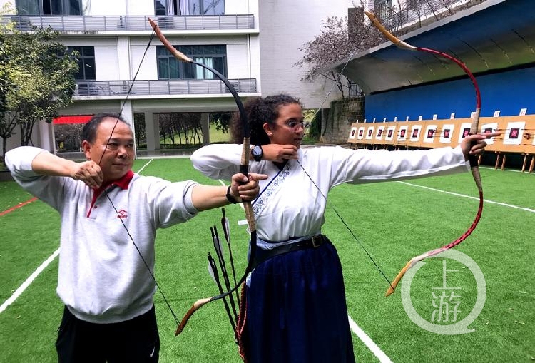 洋大侠谢肃方痴迷中国传统骑射文化(图1)